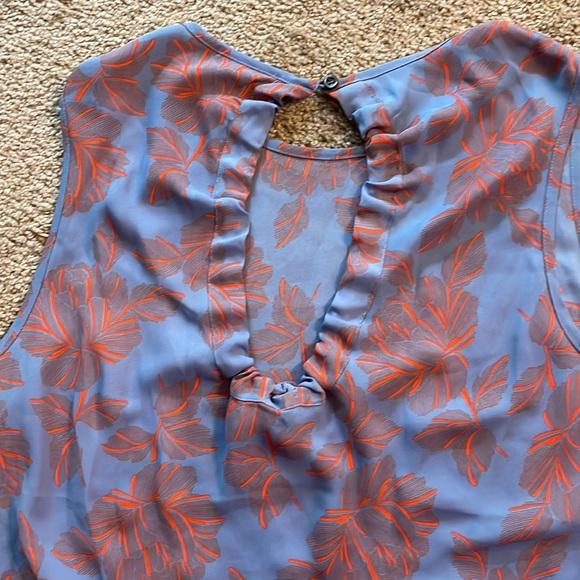 Key-hole back blouse - Picture 3 of 3